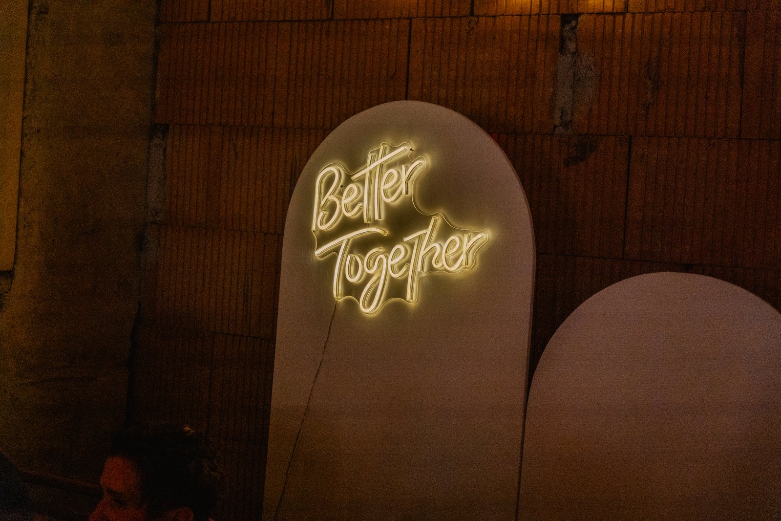 LED-Leuchtschild „Better together“