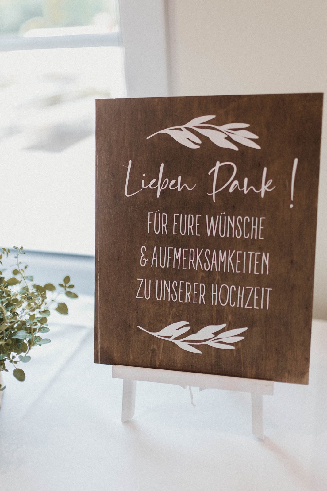 Schild „Lieben Dank“