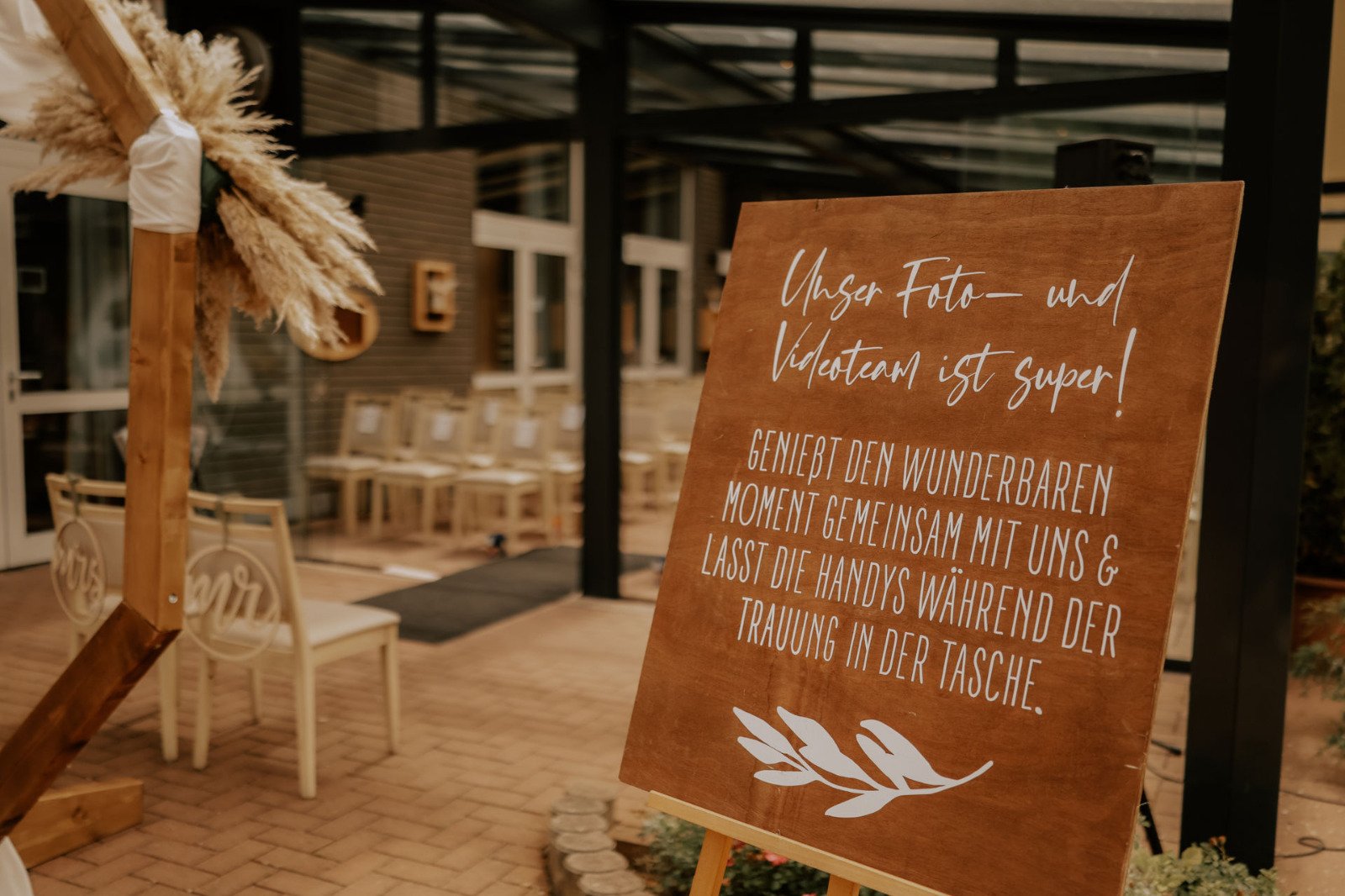 Schild "Unplugged Wedding"