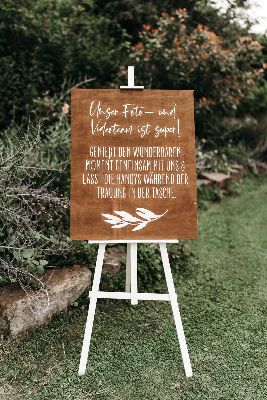 Schild "Unplugged Wedding"