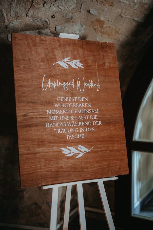 Schild "Unplugged Wedding"